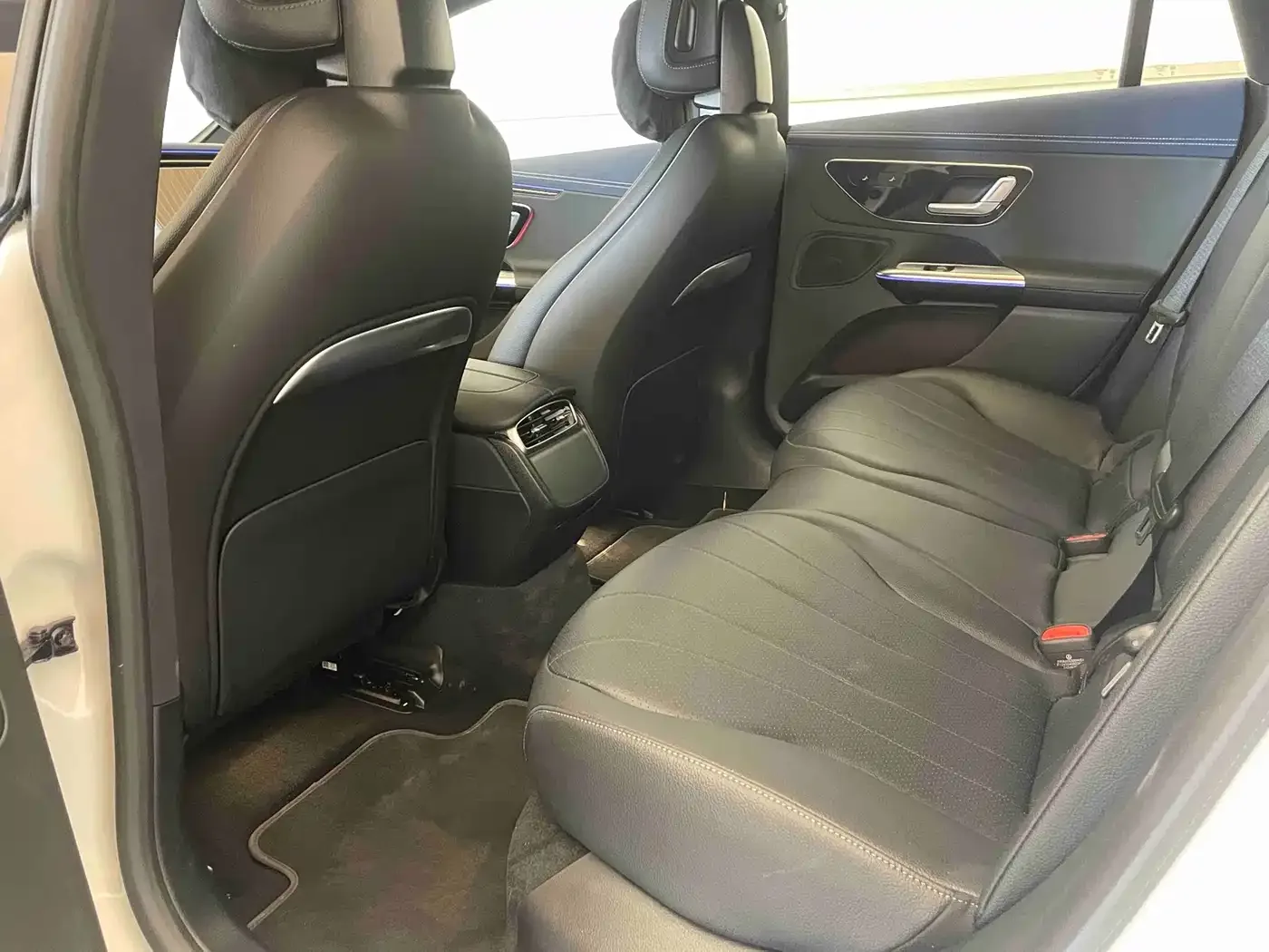 Mercedes-Benz Mercedes-Benz EQE 2025 Model 500 4MATIC Luxury Edition — Фото автомобиля 13