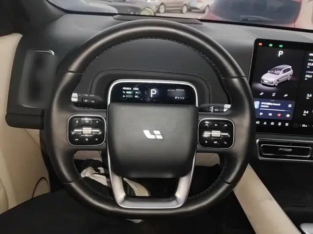 Li Auto L9 — Фото автомобиля 10