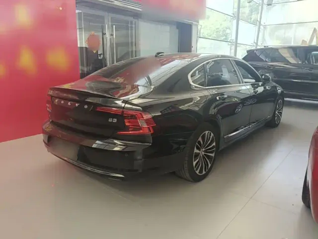 Volvo S90 — Фото автомобиля 6
