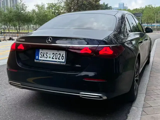 Mercedes-Benz E-Class — Фото автомобиля 4