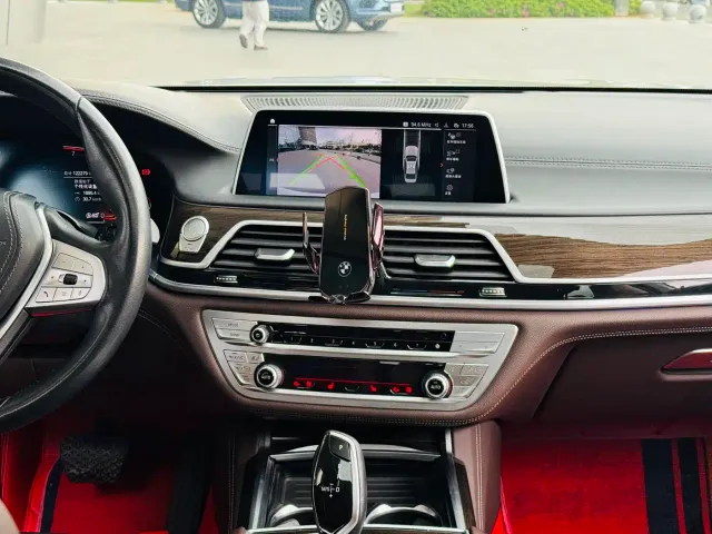 BMW 7 Series — Фото автомобиля 21
