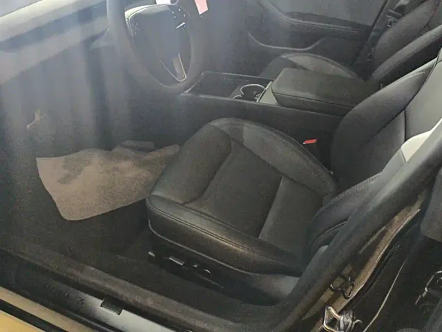 Tesla Model 3 — Фото автомобиля 9
