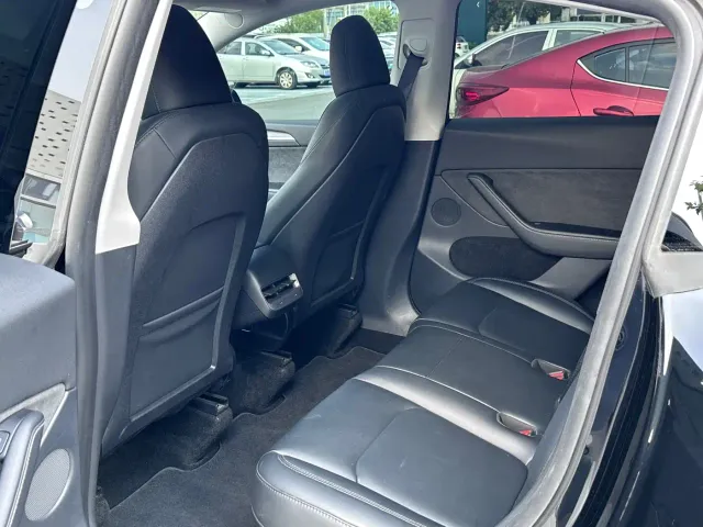 Tesla Model Y — Фото автомобиля 8
