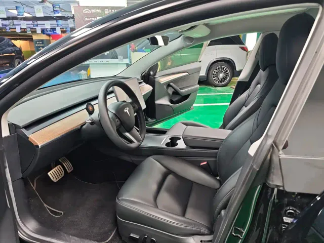 Tesla Model 3 — Фото автомобиля 4