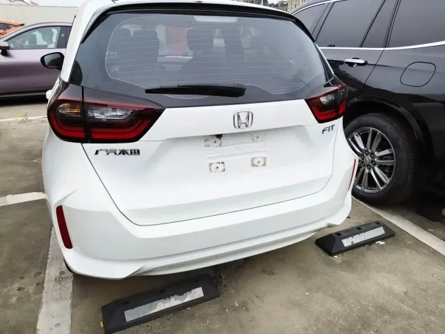 Honda Fit — Фото автомобиля 4