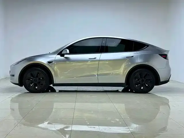 Tesla Model Y — Фото автомобиля 4