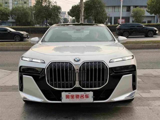 BMW 7 Series — Фото автомобиля 2