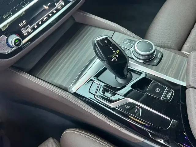 BMW 5 Series — Фото автомобиля 9