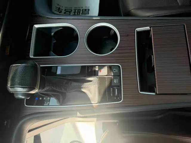 Toyota Granvia — Фото автомобиля 12