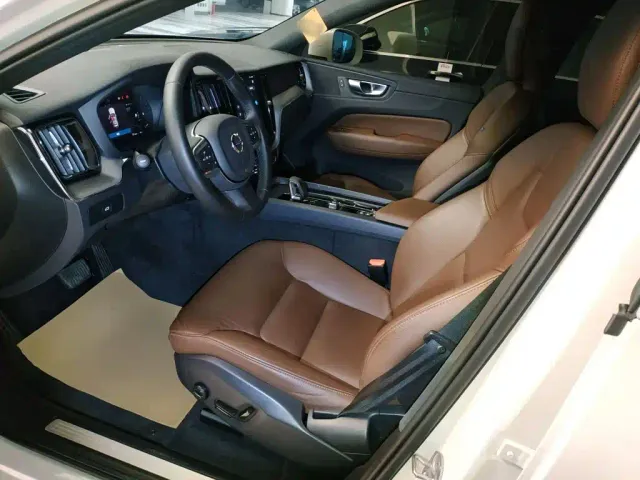 Volvo XC60 — Фото автомобиля 14