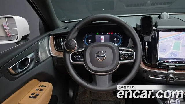 Вольво XC60 — Фото автомобиля 13