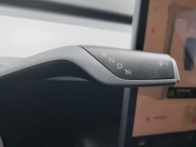Tesla Model Y — Фото автомобиля 13