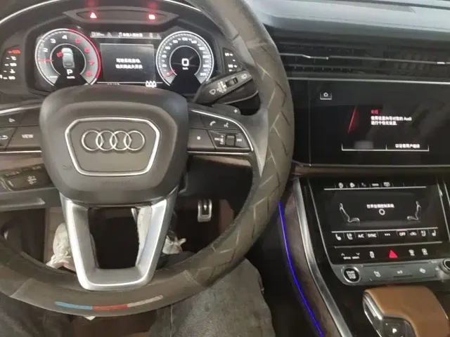Audi Q7 — Фото автомобиля 9