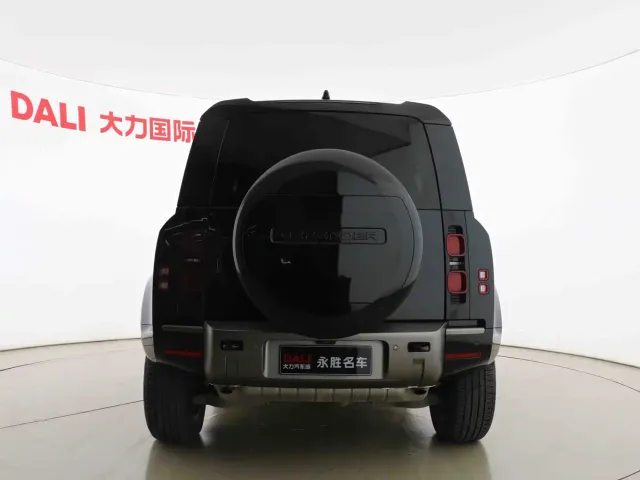 Land Rover Defender — Фото автомобиля 15