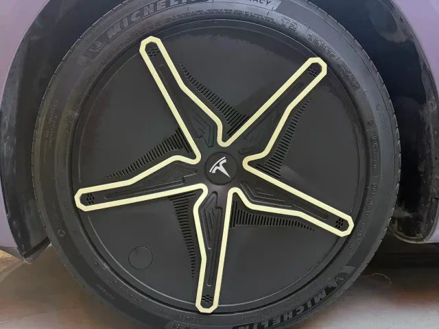 Tesla Model 3 — Фото автомобиля 10