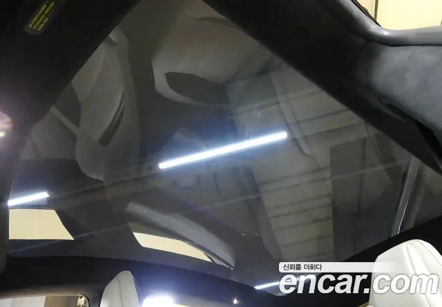 Tesla Model S — Фото автомобиля 18