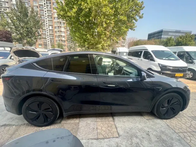 Tesla Model Y — Фото автомобиля 4