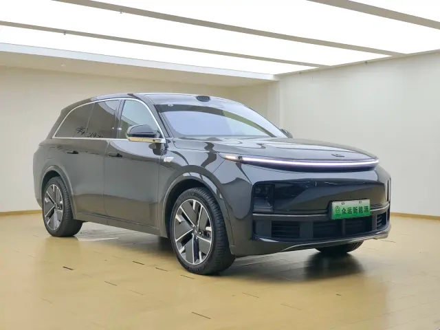 Li Auto L8 — Фото автомобиля 2