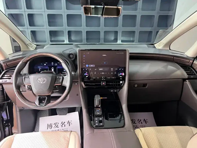 Toyota Alphard — Фото автомобиля 25