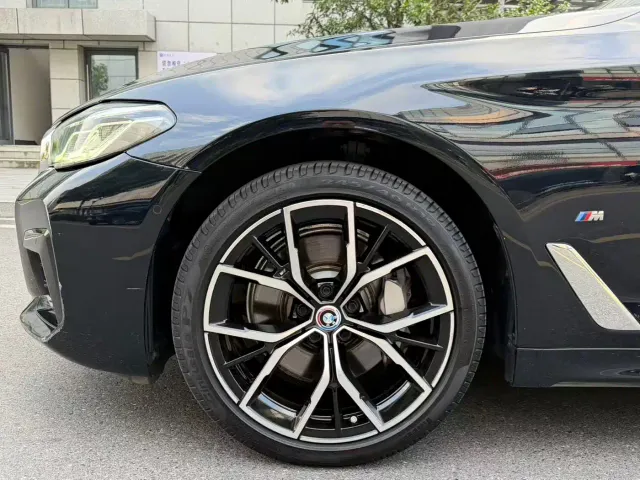 BMW 5 Series — Фото автомобиля 4