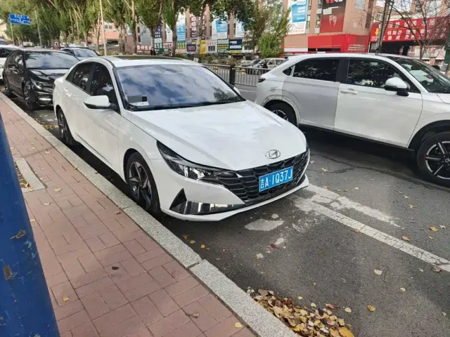 Hyundai Elantra — Фото автомобиля 3