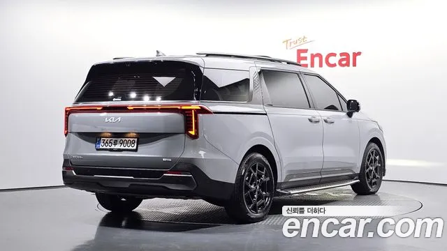 Kia Carnival Generation 4 — Фото автомобиля 2