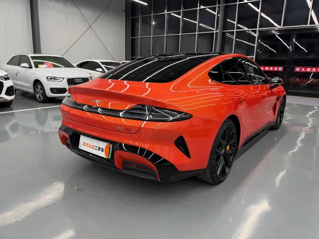 Xiaomi SU7 — Фото автомобиля 27