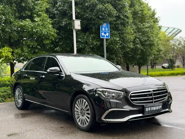 Mercedes-Benz E-Class — Фото автомобиля 3