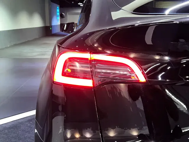 Tesla Model Y — Фото автомобиля 15