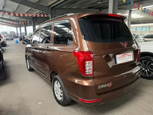 Wuling Hongguang — Фото автомобиля 9