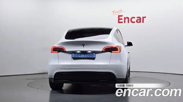 Tesla Model Y — Фото автомобиля 4