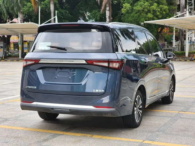 Wuling Jiachen — Фото автомобиля 6