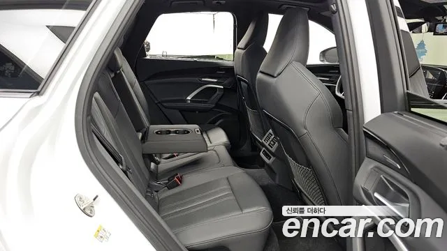 Audi Q5 40 TDI quattro S Line Black Edition — Фото автомобиля 12