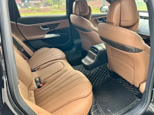 Mercedes-Benz E-Class — Фото автомобиля 12