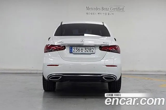 Mercedes-Benz E-Class — Фото автомобиля 4