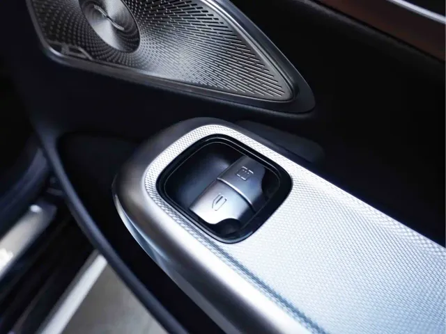 Mercedes-Benz E-Class — Фото автомобиля 24