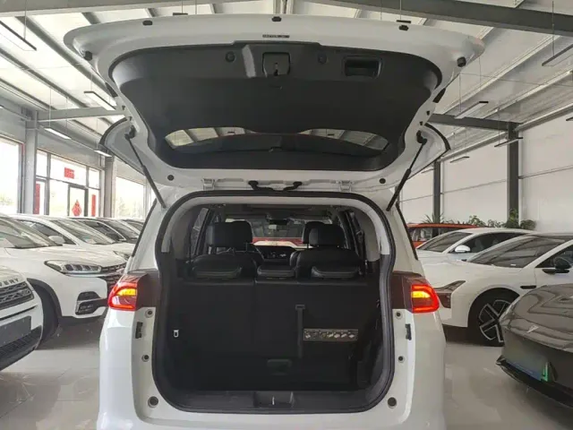 GAC Trumpchi M6 — Фото автомобиля 18