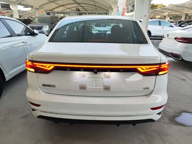 Geely Emgrand — Фото автомобиля 5