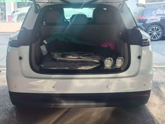 Li Auto i6 — Фото автомобиля 11