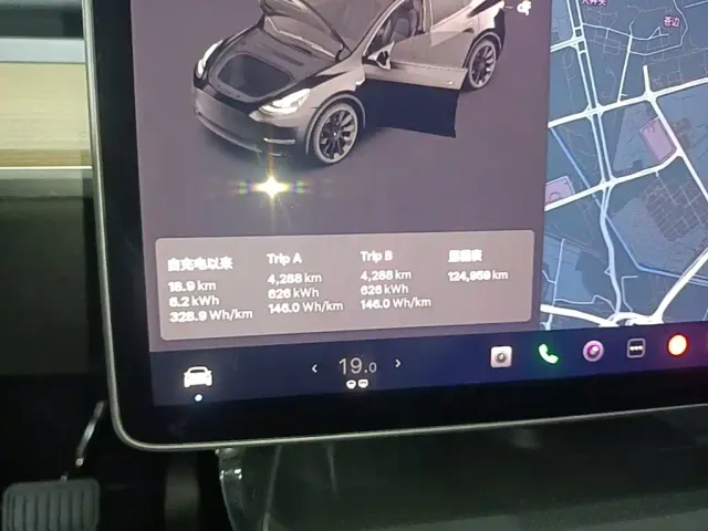 Tesla Model Y — Фото автомобиля 11