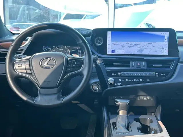 Lexus ES — Фото автомобиля 3