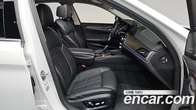 BMW 5 Series G30 — Фото автомобиля 17