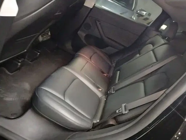 Tesla Model Y — Фото автомобиля 16
