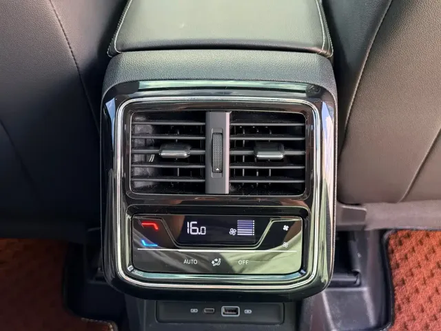 Volkswagen Passat — Фото автомобиля 17