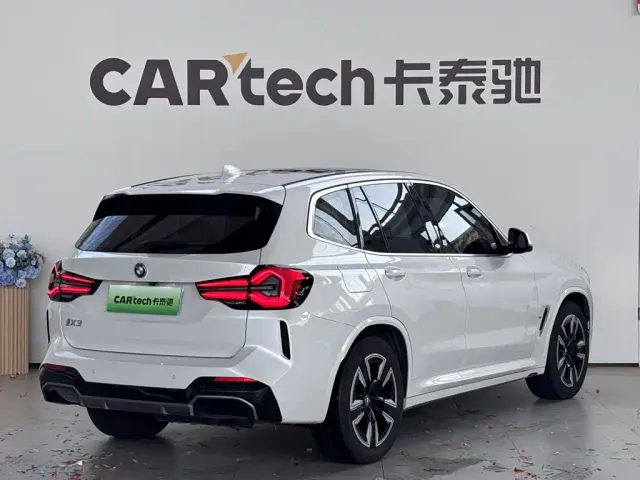 BMW iX3 — Фото автомобиля 6