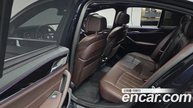BMW 5 Series G30 — Фото автомобиля 15