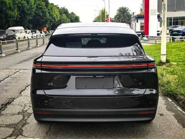 Li Auto i6 — Фото автомобиля 8