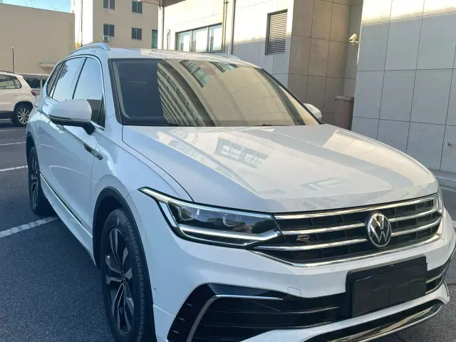 Volkswagen Tiguan L — Фото автомобиля 2