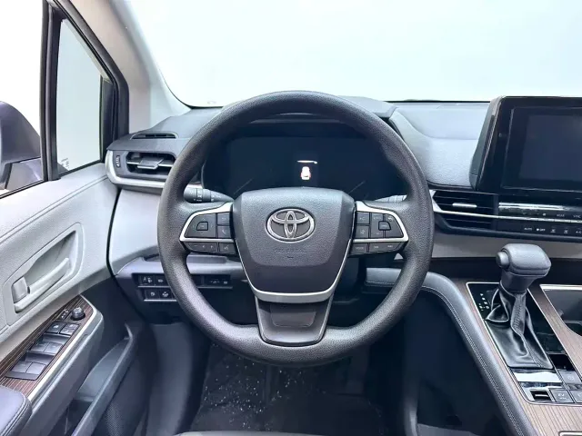 Toyota Sienna — Фото автомобиля 14