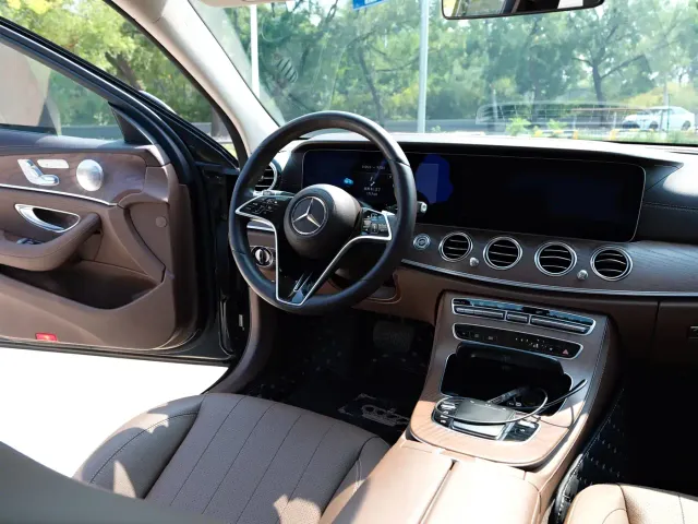 Mercedes-Benz E-Class — Фото автомобиля 9